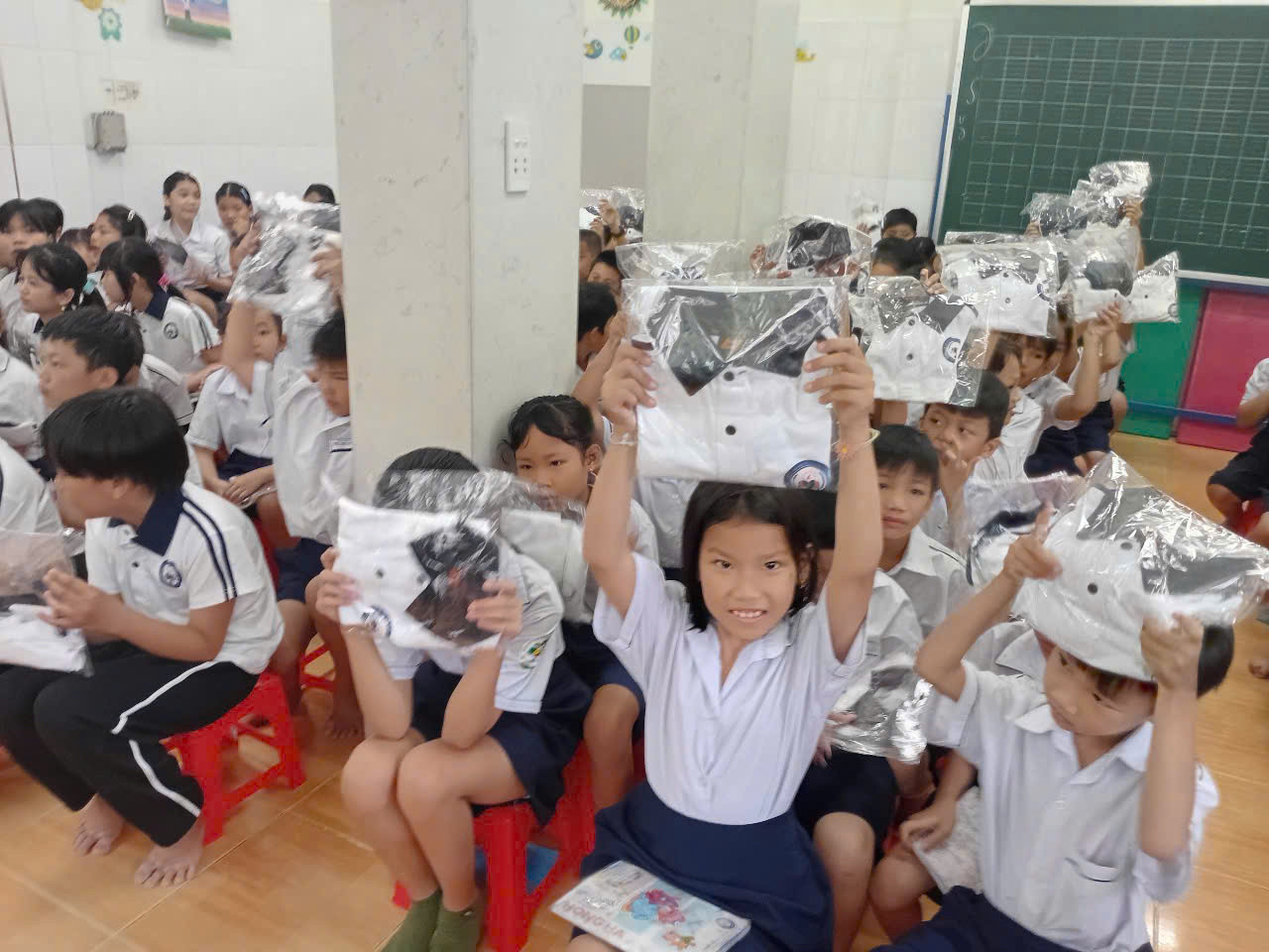 ÁO BÓNG CHÀY ĐỎ SỌC-49-2